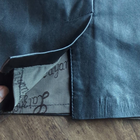 Black Leather Pencil Skirt - Picture 5 of 9